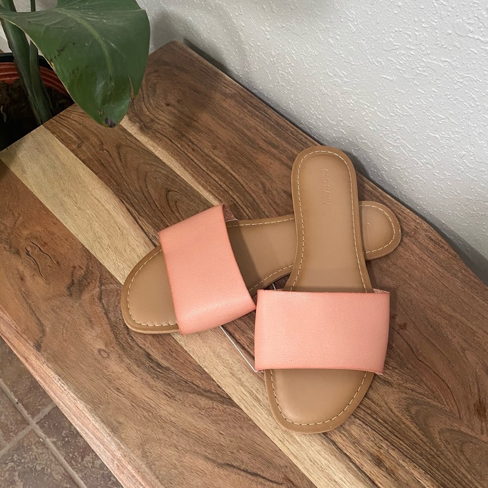 NWOT Old Navy Coral Sandals